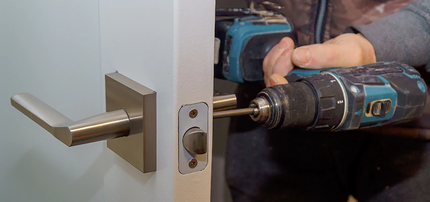 Broken Door Handle Lock Repair in Bermuda Dunes, California
